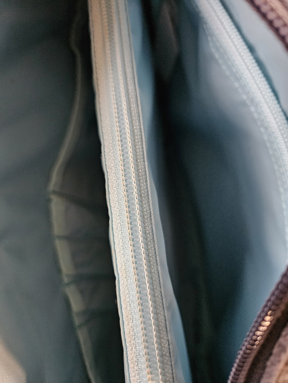 Ogio Brooklyn Gray Felt Crossbody Tablet Bag - Picture 9 of 11